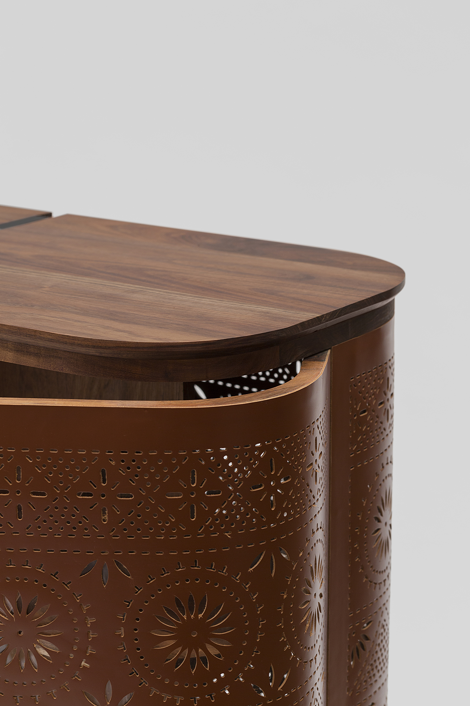 HUIXCOLOTLA CONSOLE (BROWN)