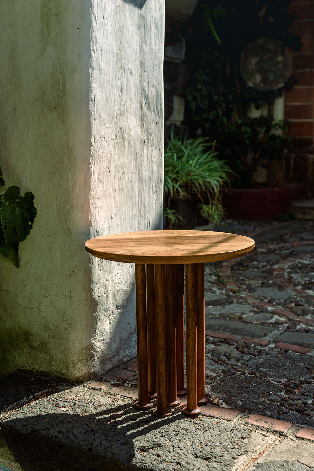 MOLINILLO 007 COFFEE TABLE BLACK OAK AND WALNUT