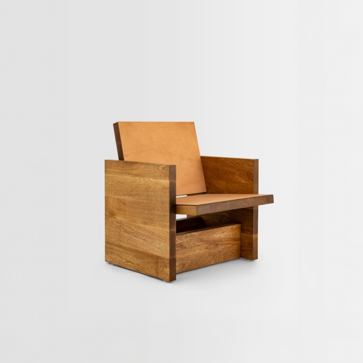 CLAVIJERO LOUNGE CHAIR